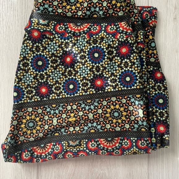 Lot of 5 pairs LuLaRoe one size leggings. - Picture 3 of 6